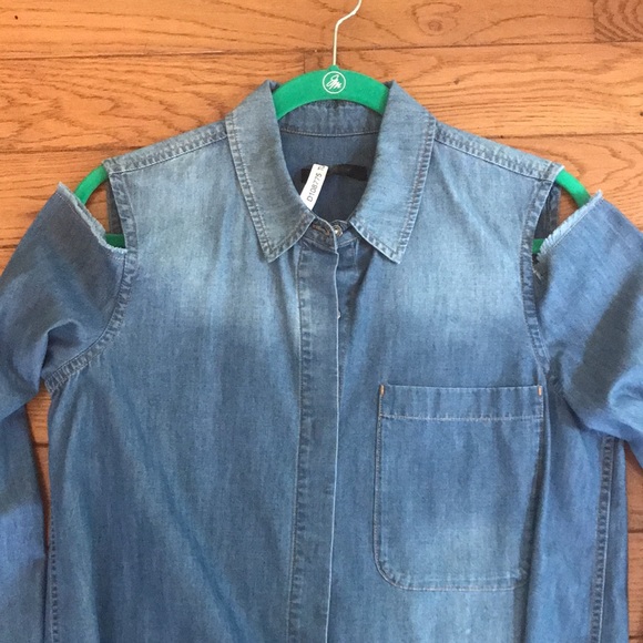 7 For All Mankind Open Shoulder Blue Denim Jean Women’s Shirt M - Picture 3 of 5